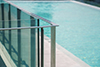 Quel est l'intérêt d'opter pour une clôture de piscine en verre ?